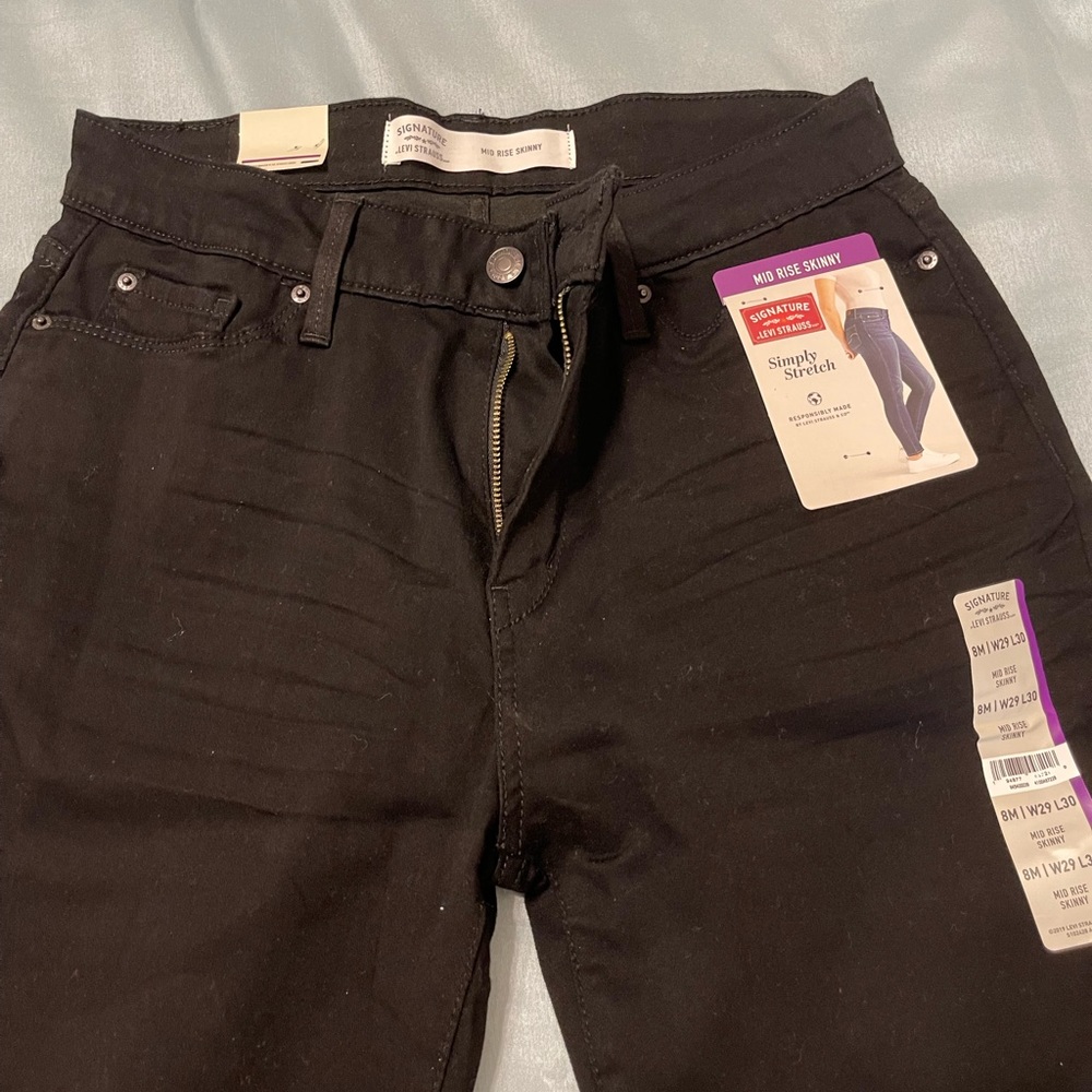 Levi’s signature stretch mid rise skinny  black jeans size 8